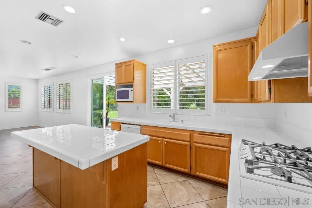 2318 Longfellow Road Carlsbad, CA 92008 - Photo 24 of 61 Gallery Image 24