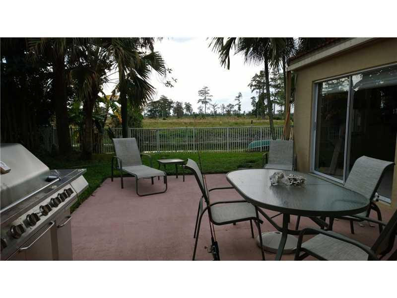 21411 Sawmill Court Boca Raton, FL 33498 - Photo 3 of 8 Yard/Garden
