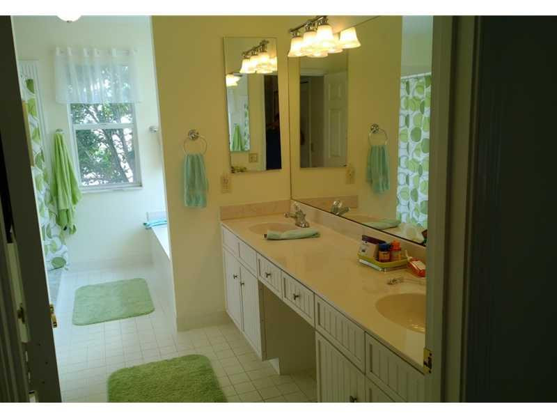 21411 Sawmill Court Boca Raton, FL 33498 - Photo 7 of 8 Bathroom