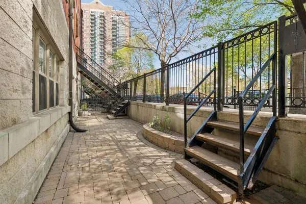 $850,000 | 1816 South Calumet Avenue, Chicago, IL 60616