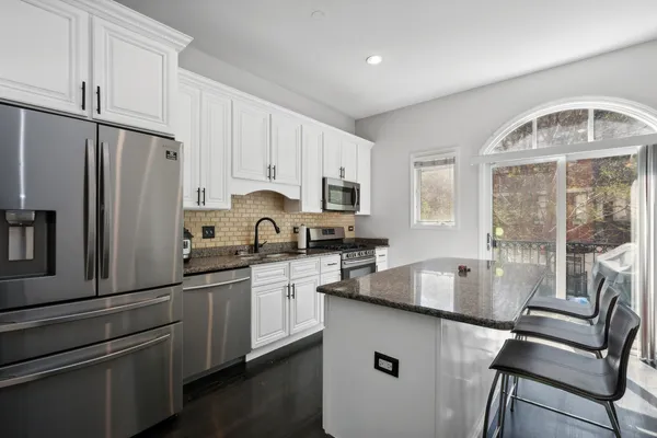 $850,000 | 1816 South Calumet Avenue, Chicago, IL 60616