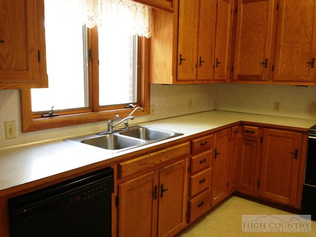 366 Stone Ridge Jefferson, NC 28640 - Photo 5 of 24 Gallery Image 5