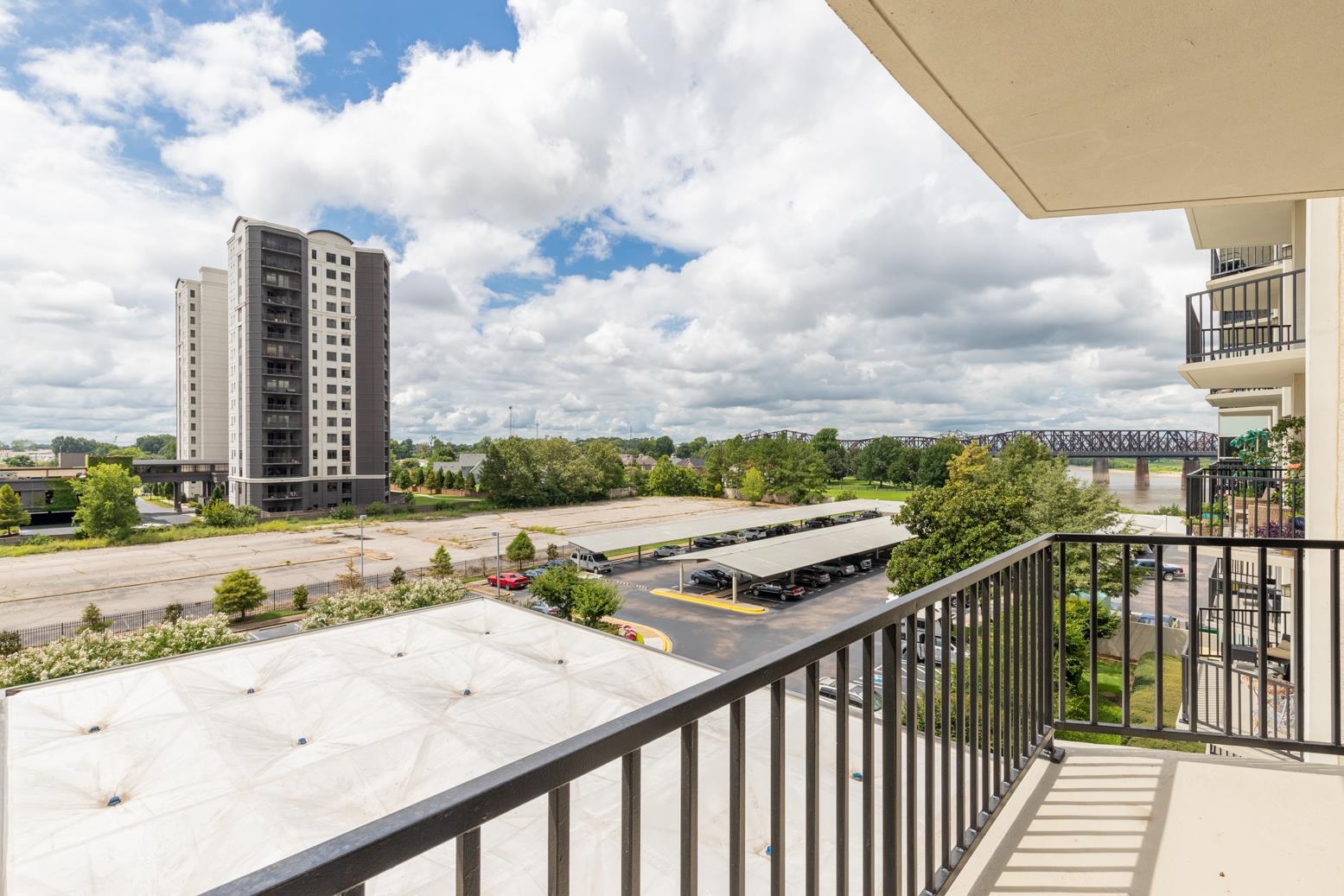 655 Riverside Drive, Unit 406B Memphis, TN 38103 - Photo 19 of 24 a view of a terrace with skyline