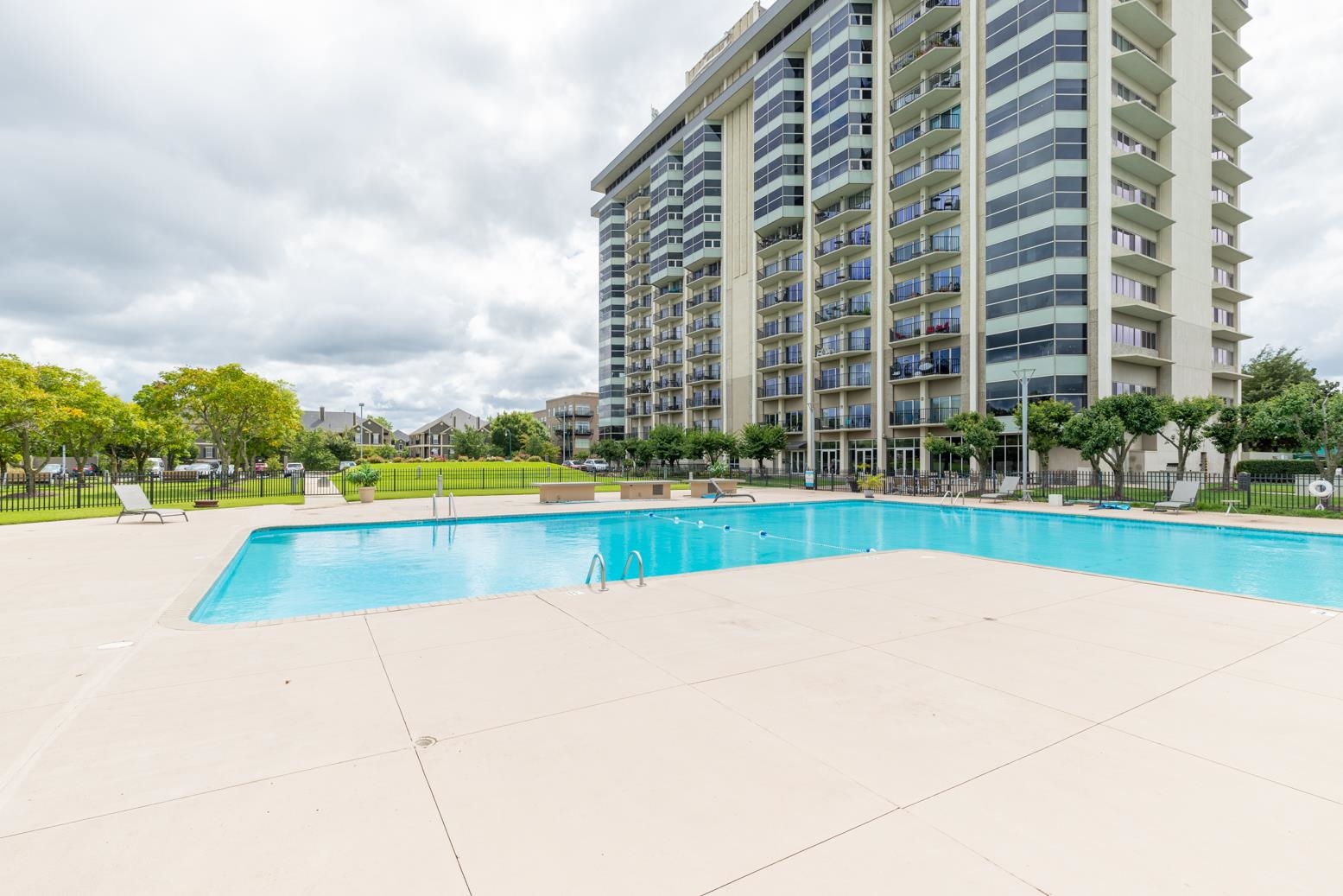 655 Riverside Drive, Unit 406B Memphis, TN 38103 - Photo 23 of 24 a view of pool with outdoor space