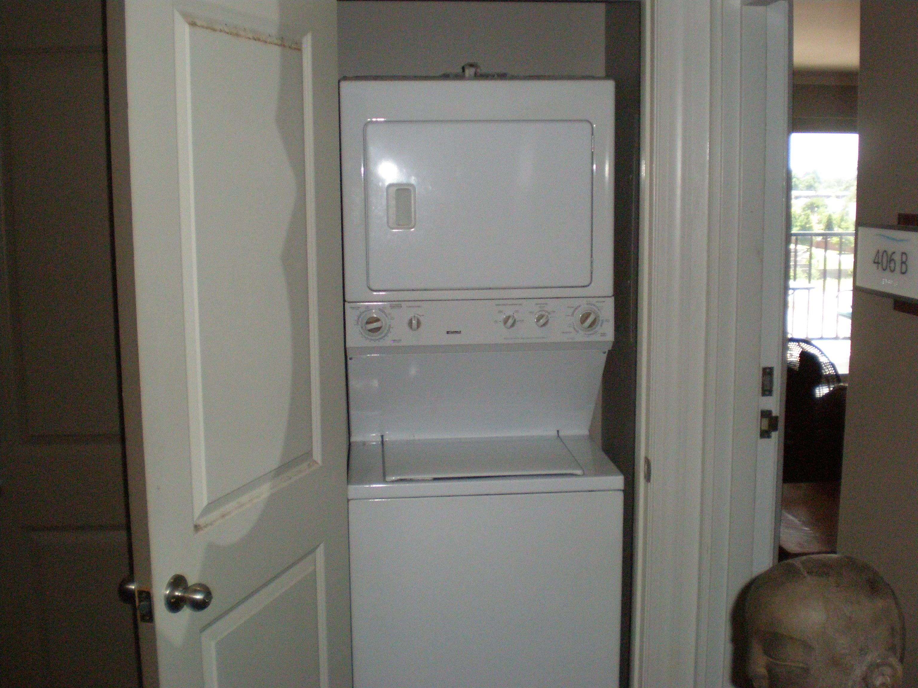 655 Riverside Drive, Unit 406B Memphis, TN 38103 - Photo 6 of 24 a bathroom with a toilet and a mirror