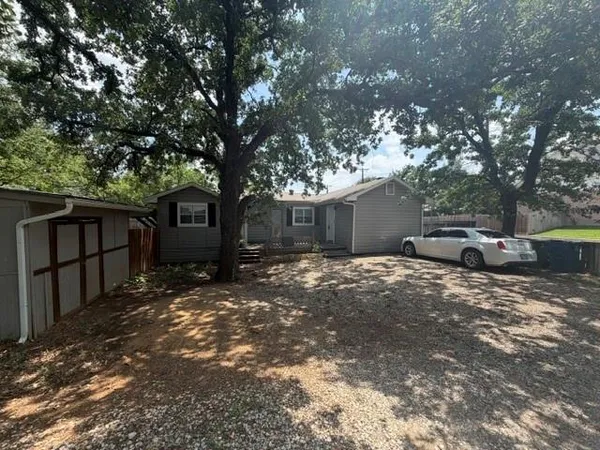$1,850 | 410 North Lakeview Drive, Lake Dallas, TX 75065