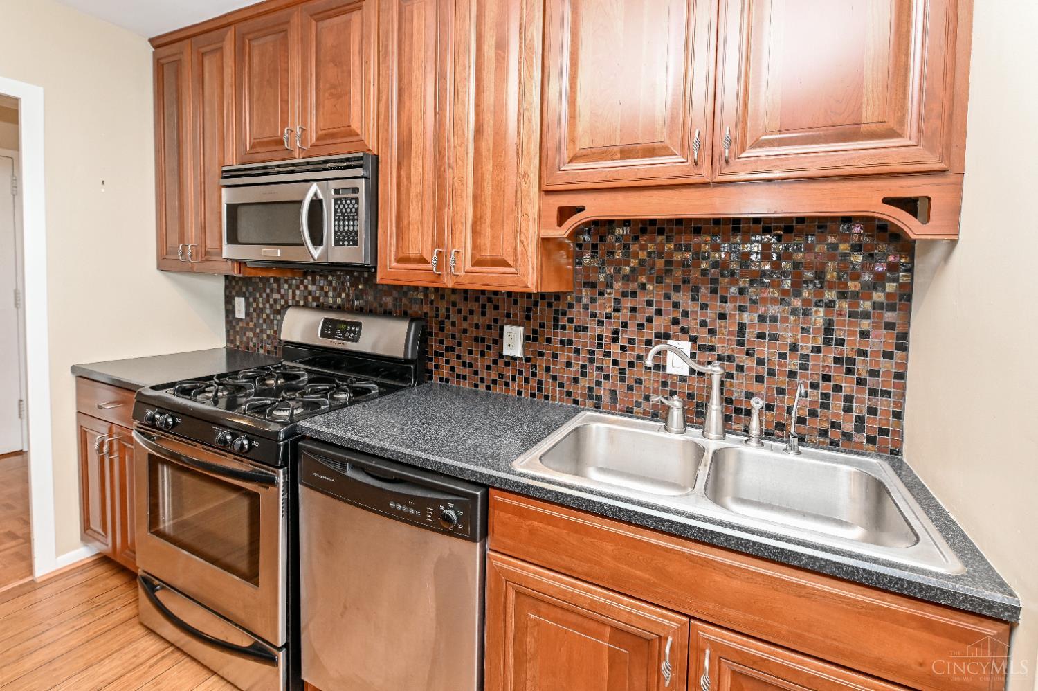 2324 Madison Road, Unit 1404 Cincinnati, OH 45208 - Photo 14 of 35