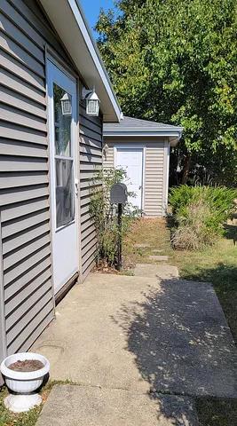 a view of a back yard of the house