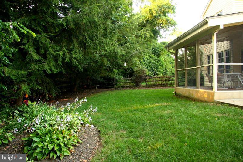5263 Lewisham Road Fairfax, VA 22030 - Photo 21 of 26 Exterior (Rear)