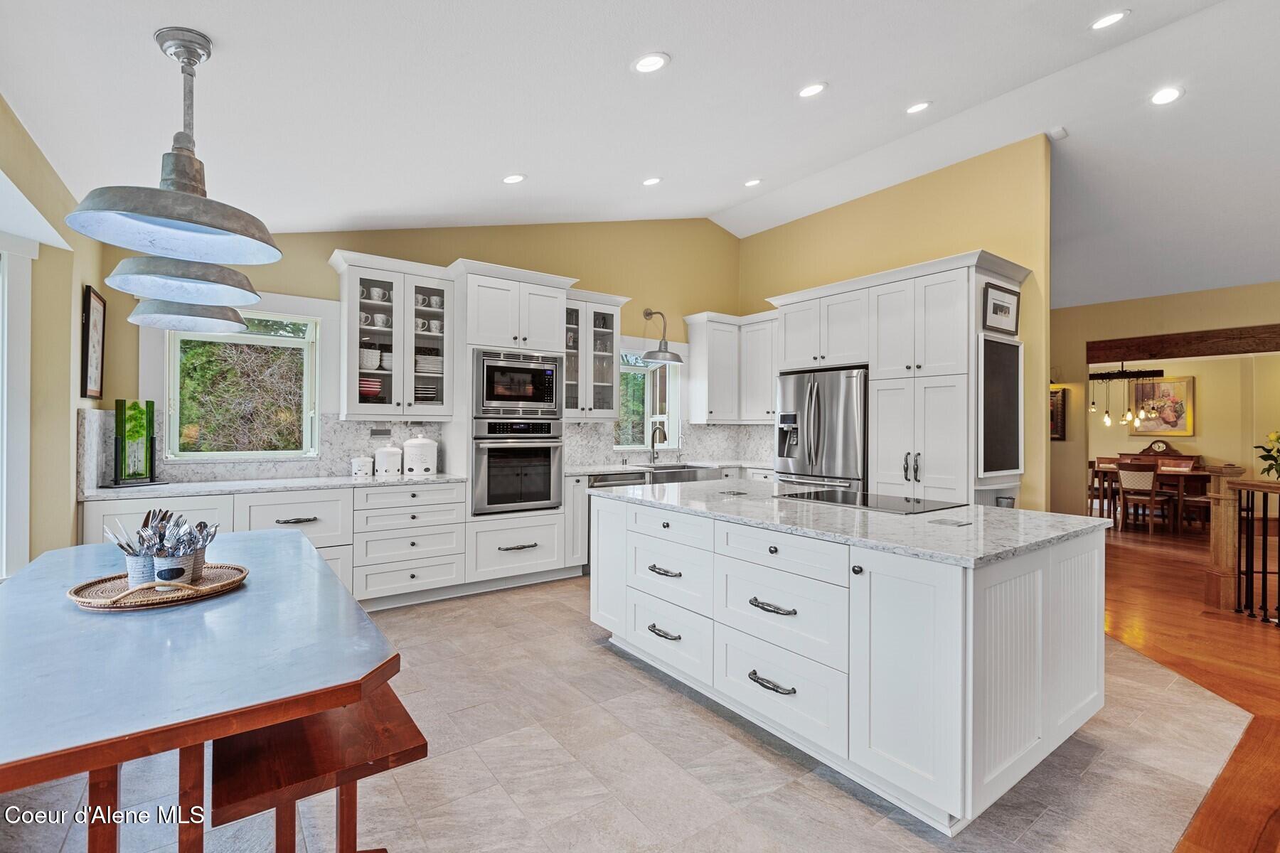 710 South Idaho Road Liberty Lake, WA 99019 - Photo 5 of 52 Oversized Island