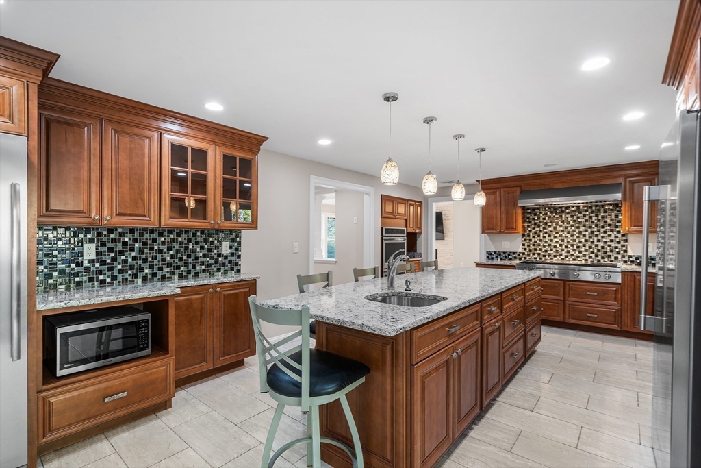 29 Pilgrim Way Walpole, MA 02032 - Photo 10 of 42