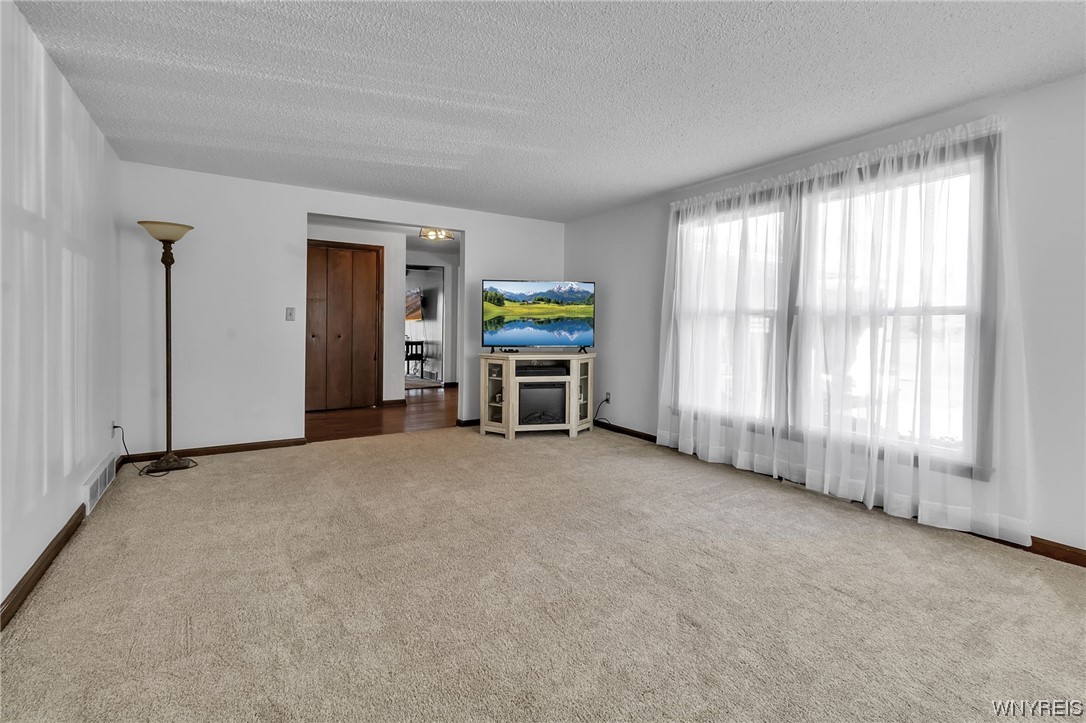 6912 Creekview Drive Pendleton, NY 14094 - Photo 12 of 30