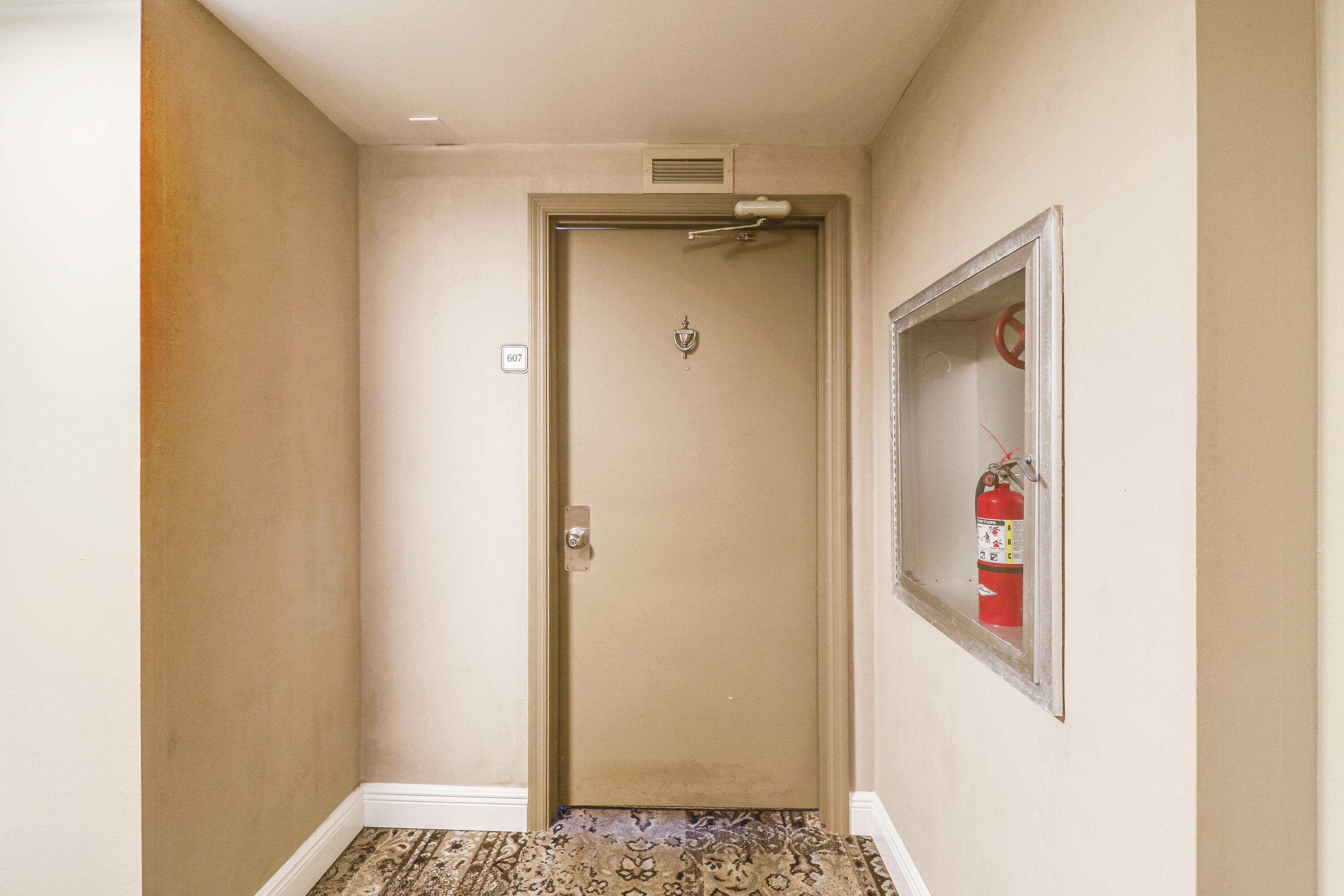 1200 Marine Way, Unit 607 North Palm Beach, FL 33408 - Photo 35 of 53 Building Hall