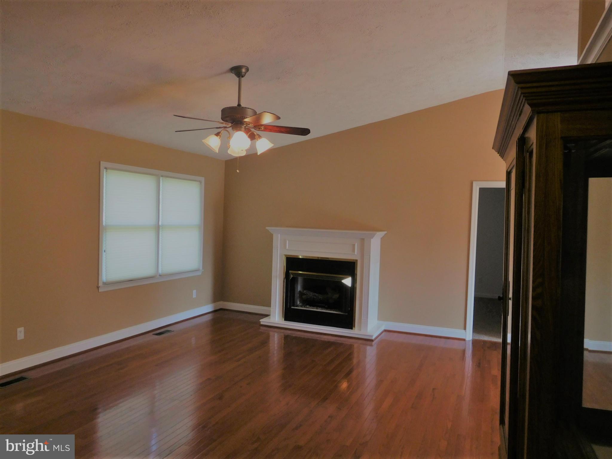 26 Forest Grove Road Colonial Beach, VA 22443 - Photo 2 of 10 Interior (General)