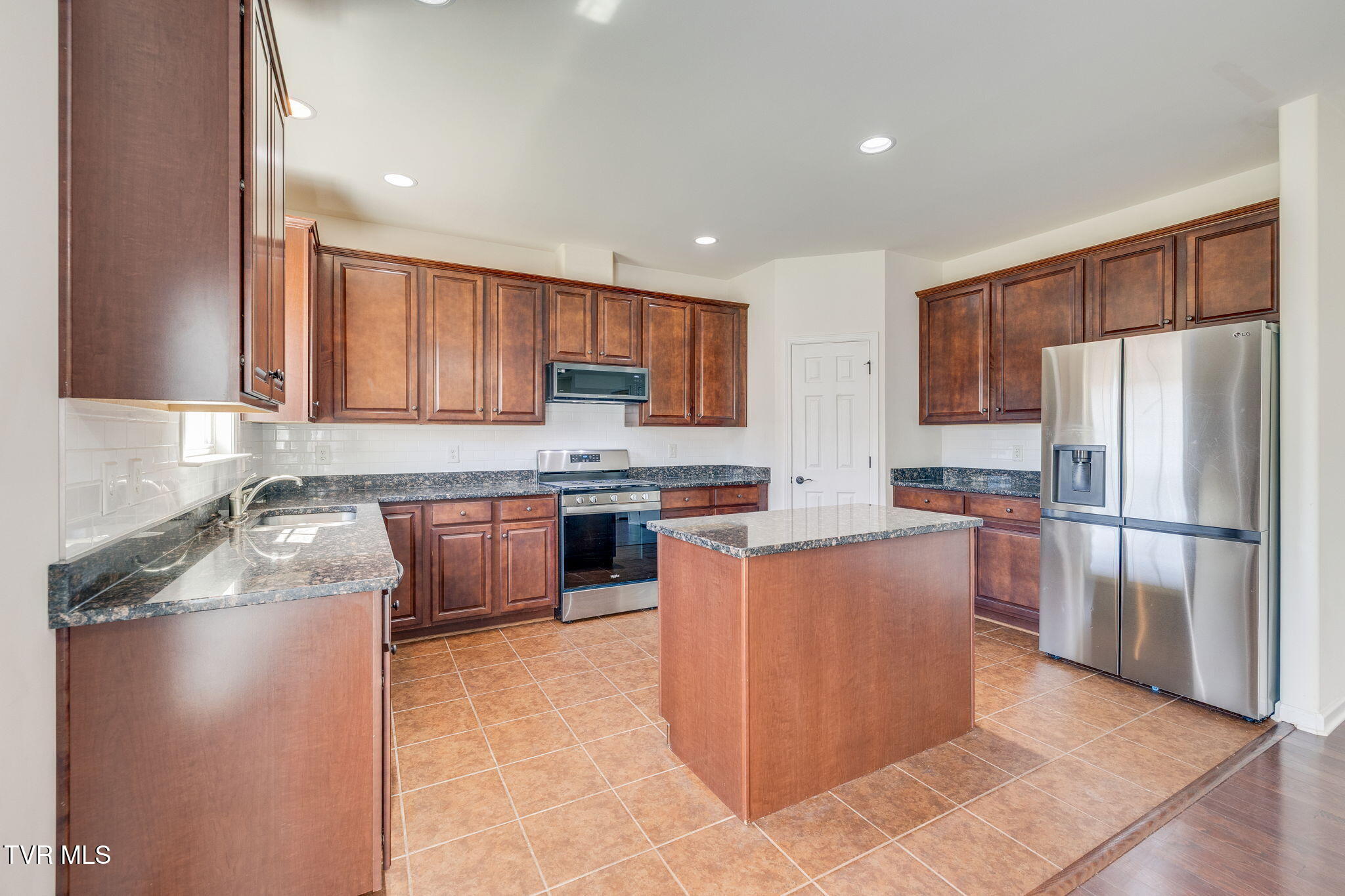 587 Suffolk Road Johnson City, TN 37615 - Photo 15 of 56 015