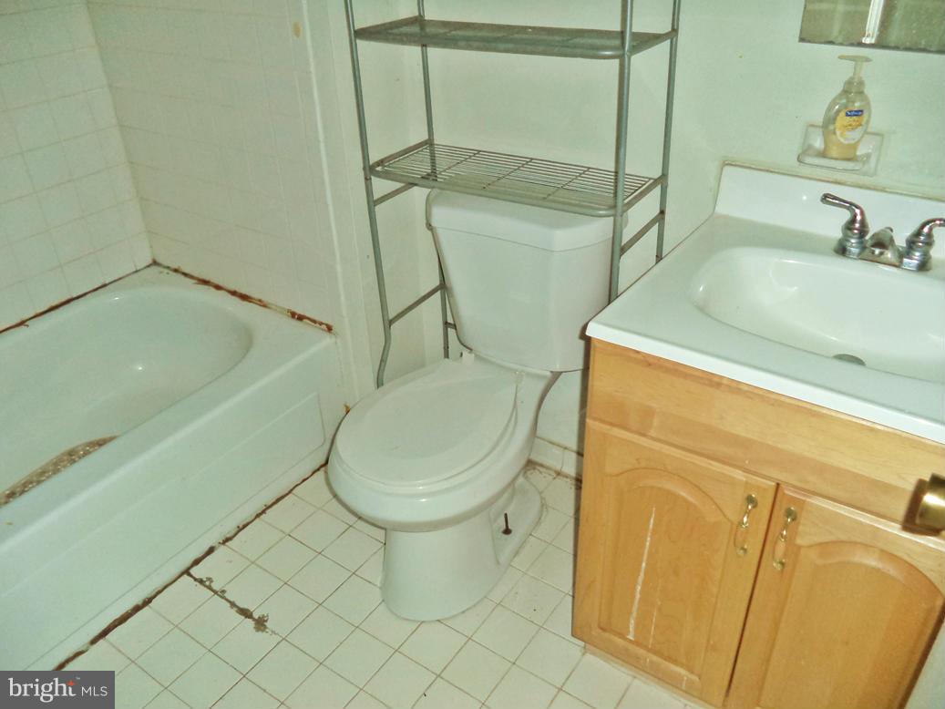 9428 Kilimanjaro Road Columbia, MD 21045 - Photo 23 of 30 HALL 2nd BATH of 2.5 BATHS CERAMICS in ALL