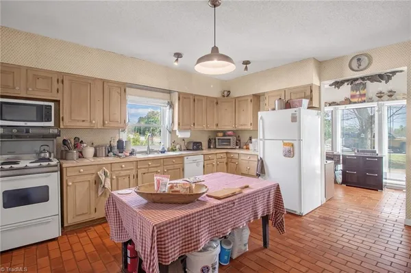 $499,000 | 3801 Oak Ridge Road, Summerfield, NC 27358