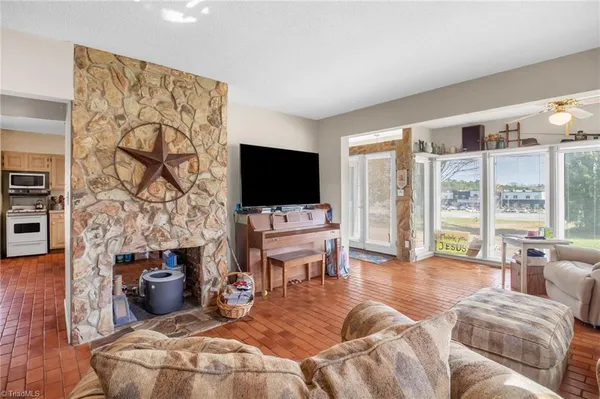 $499,000 | 3801 Oak Ridge Road, Summerfield, NC 27358