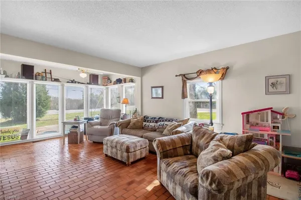 $499,000 | 3801 Oak Ridge Road, Summerfield, NC 27358