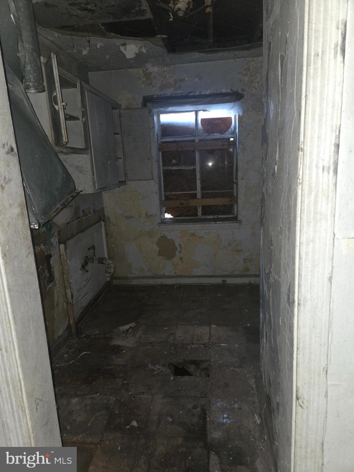 4639 Hillside Road Southeast Washington, DC 20019 - Photo 7 of 23 a bathroom with a shower