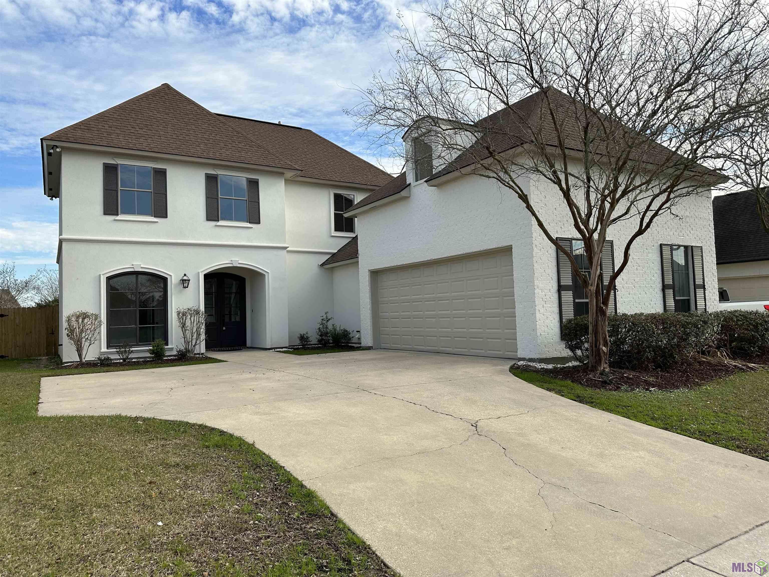 8925 Foxgate Drive Baton Rouge, LA 70809 - Photo 1 of 42 Garage brick recently painted white