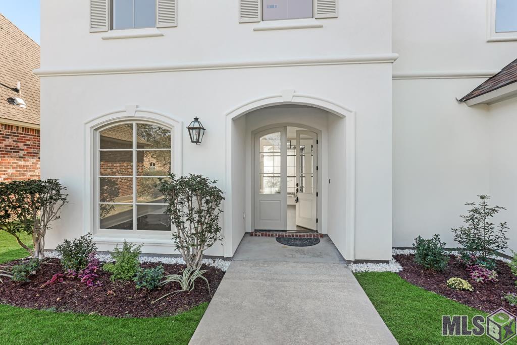 8925 Foxgate Drive Baton Rouge, LA 70809 - Photo 3 of 42 Gallery Image 3