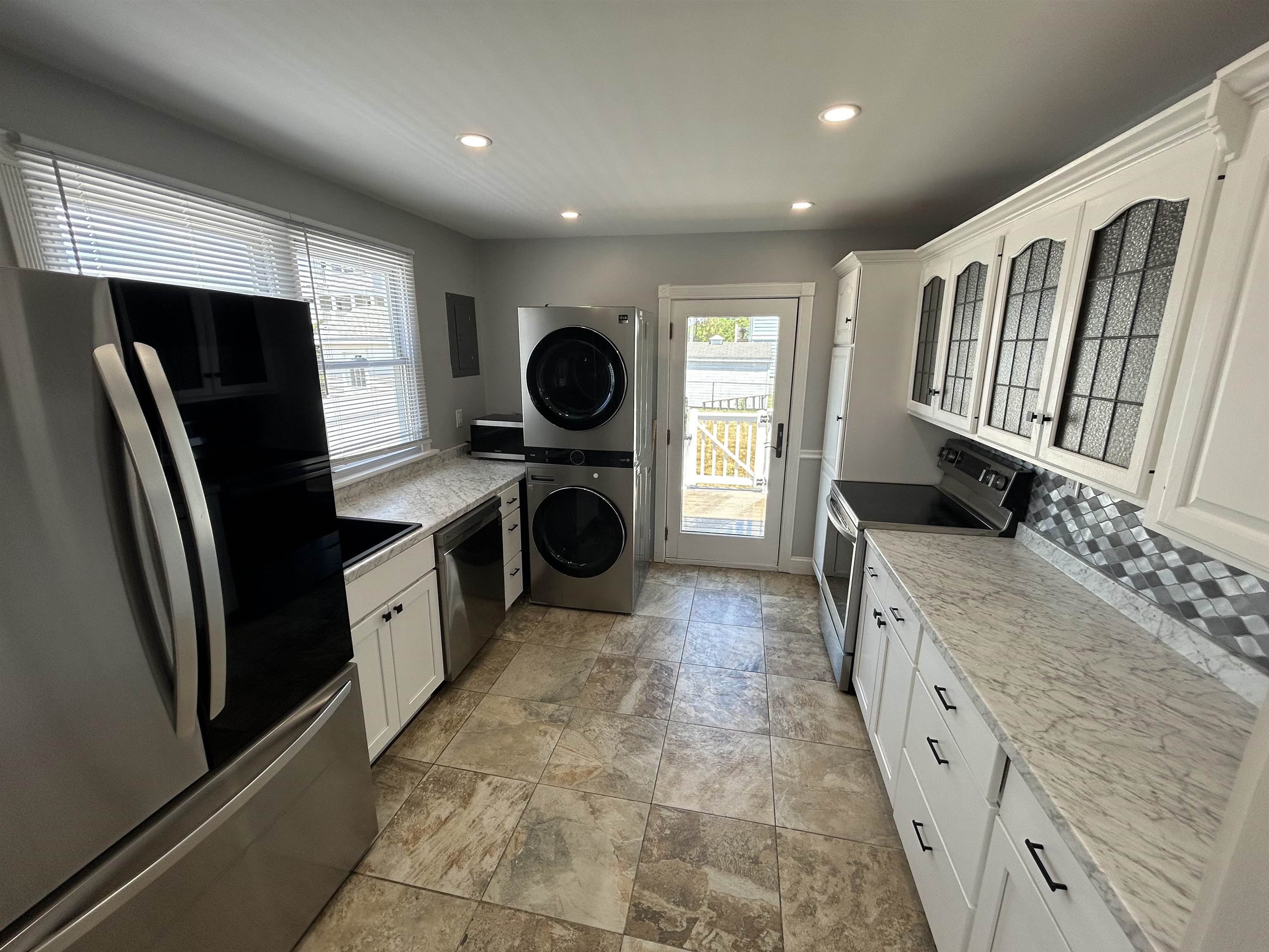216 Sunray Road Del Haven, NJ 08251 - Photo 6 of 26 Gallery Image 6
