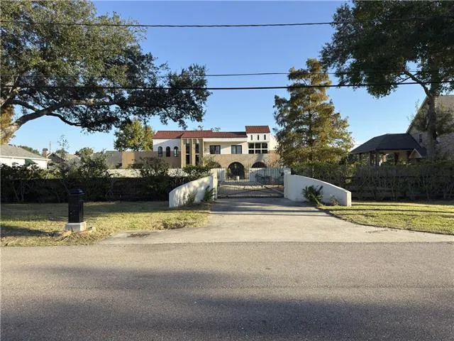 $1,950,000 | 137 Midway Drive, River Ridge, LA 70123