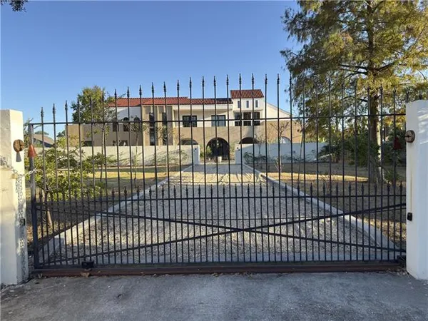 $1,950,000 | 137 Midway Drive, River Ridge, LA 70123