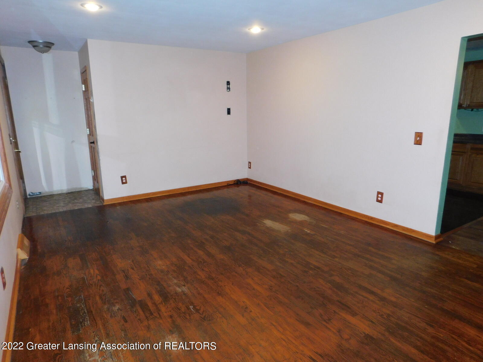 6034 Rolfe Road Lansing, MI 48911 - Photo 4 of 24 DSCN1451