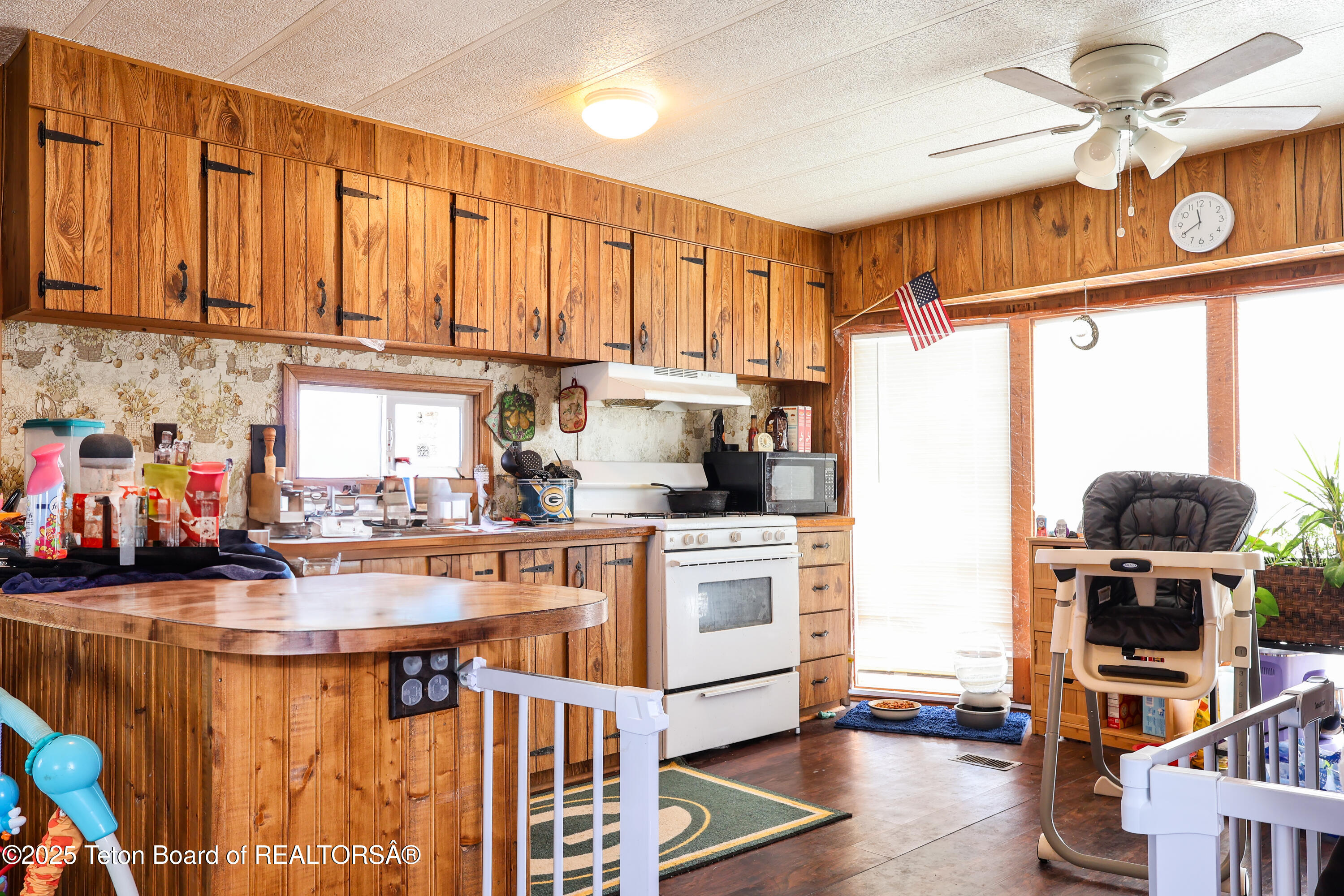 803 3rd Street Marbleton, WY 83113 - Photo 4 of 11 Kitchen | Dining