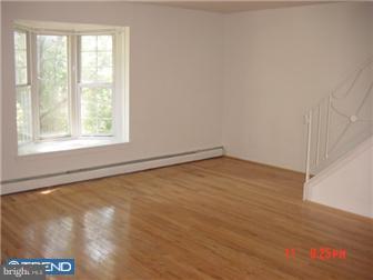 7312 Hiola Road Philadelphia, PA 19128 - Photo 2 of 4 Living Room