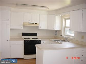 7312 Hiola Road Philadelphia, PA 19128 - Photo 3 of 4 Kitchen