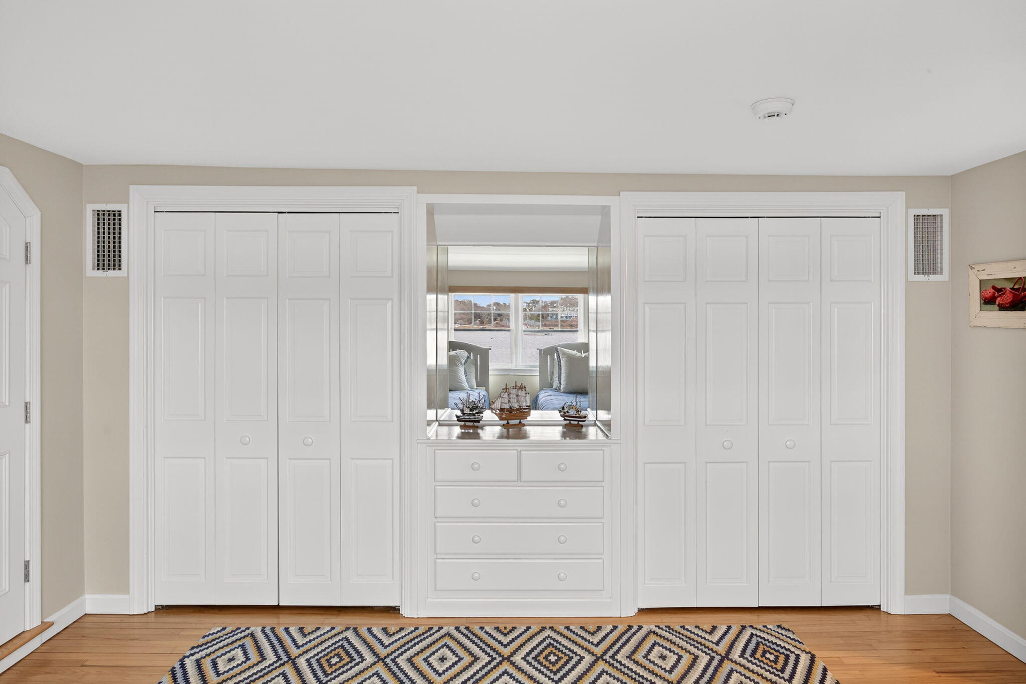 346 Morris Island Road Chatham, MA 02633 - Photo 30 of 33 a room with a white walls and curtain