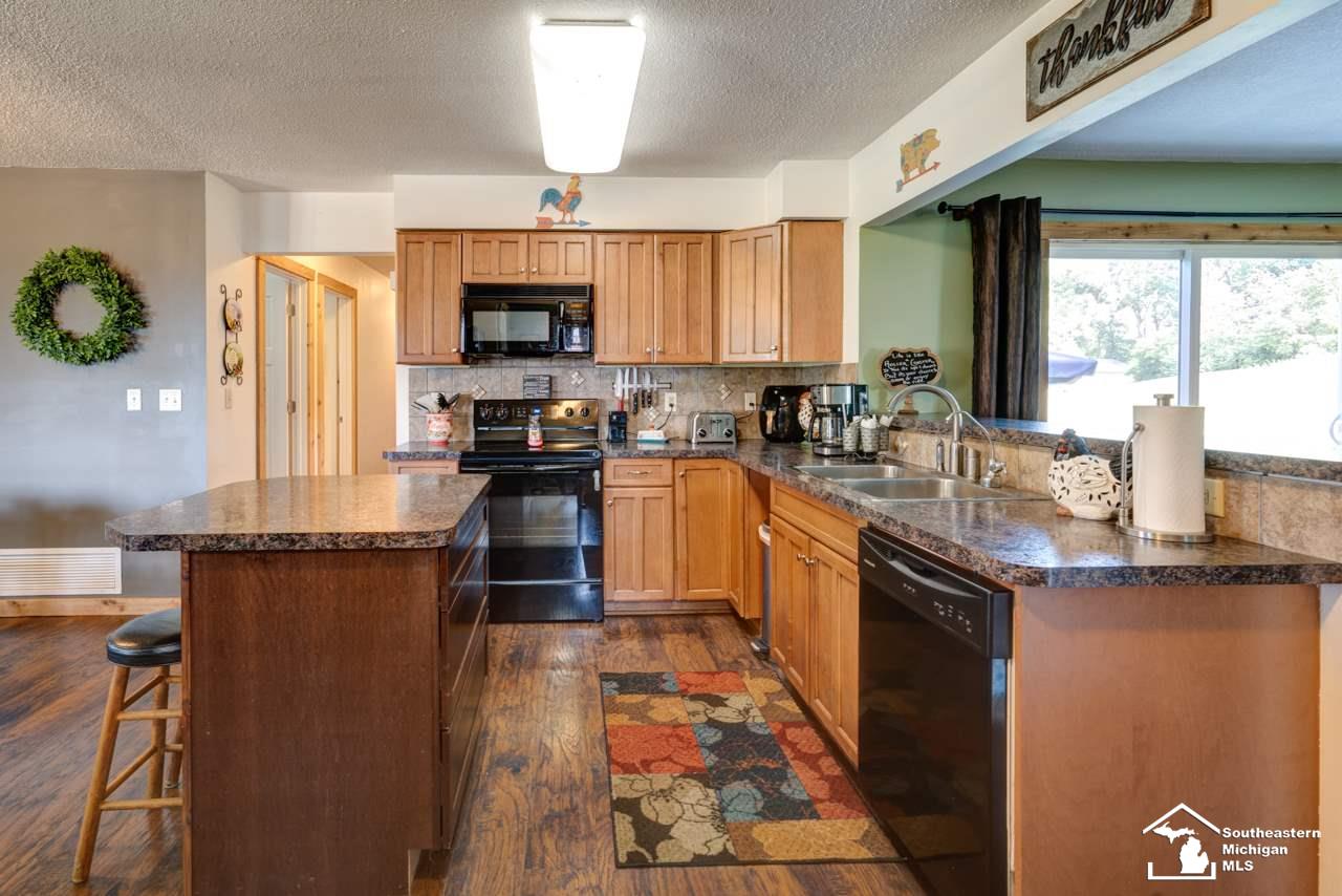 14141 Carroll Road Blissfield, MI 49228 - Photo 8 of 39 50016952-7.JPG