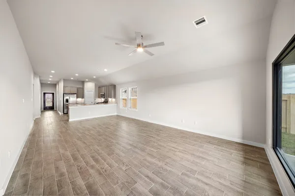 $2,400 | 3327 Tilley Drive, Rosenberg, TX 77471