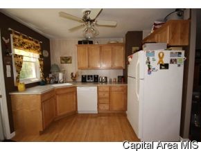 28 Windsor Road Springfield, IL 62702 - Photo 5 of 9