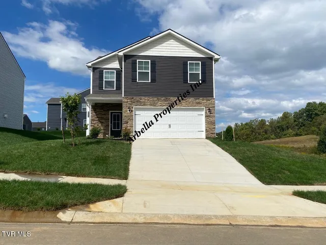 $2,100 | 424 Quiver Street, Unit 64, Johnson City, TN 37604