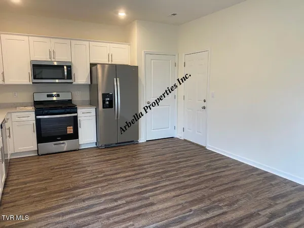 $2,100 | 424 Quiver Street, Unit 64, Johnson City, TN 37604