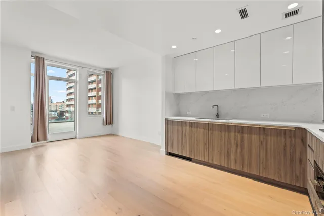 $898,000 | 13618 Maple Avenue, Unit 5F | Flushing