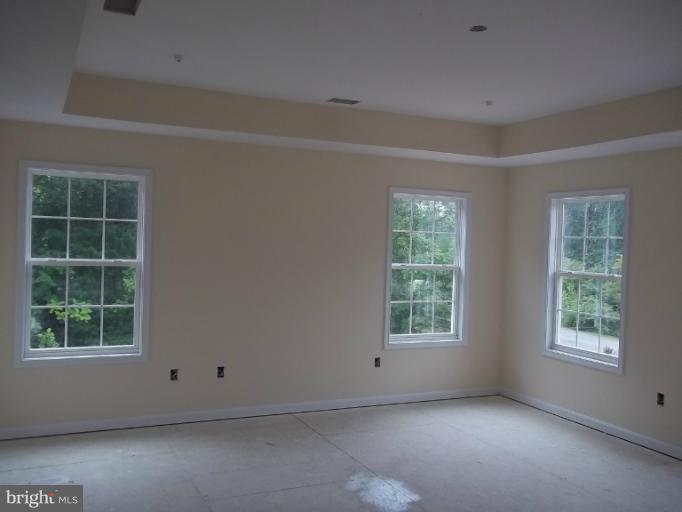 19041 Poplar Ridge Road Brandywine, MD 20613 - Photo 6 of 30 TRAY CEILINGS