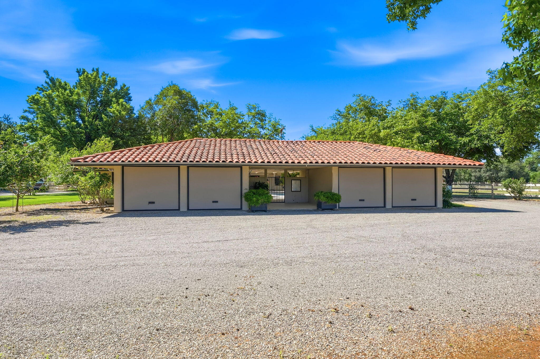 5521 Churn Creek Road Redding, CA 96002 - Photo 22 of 44 Garage