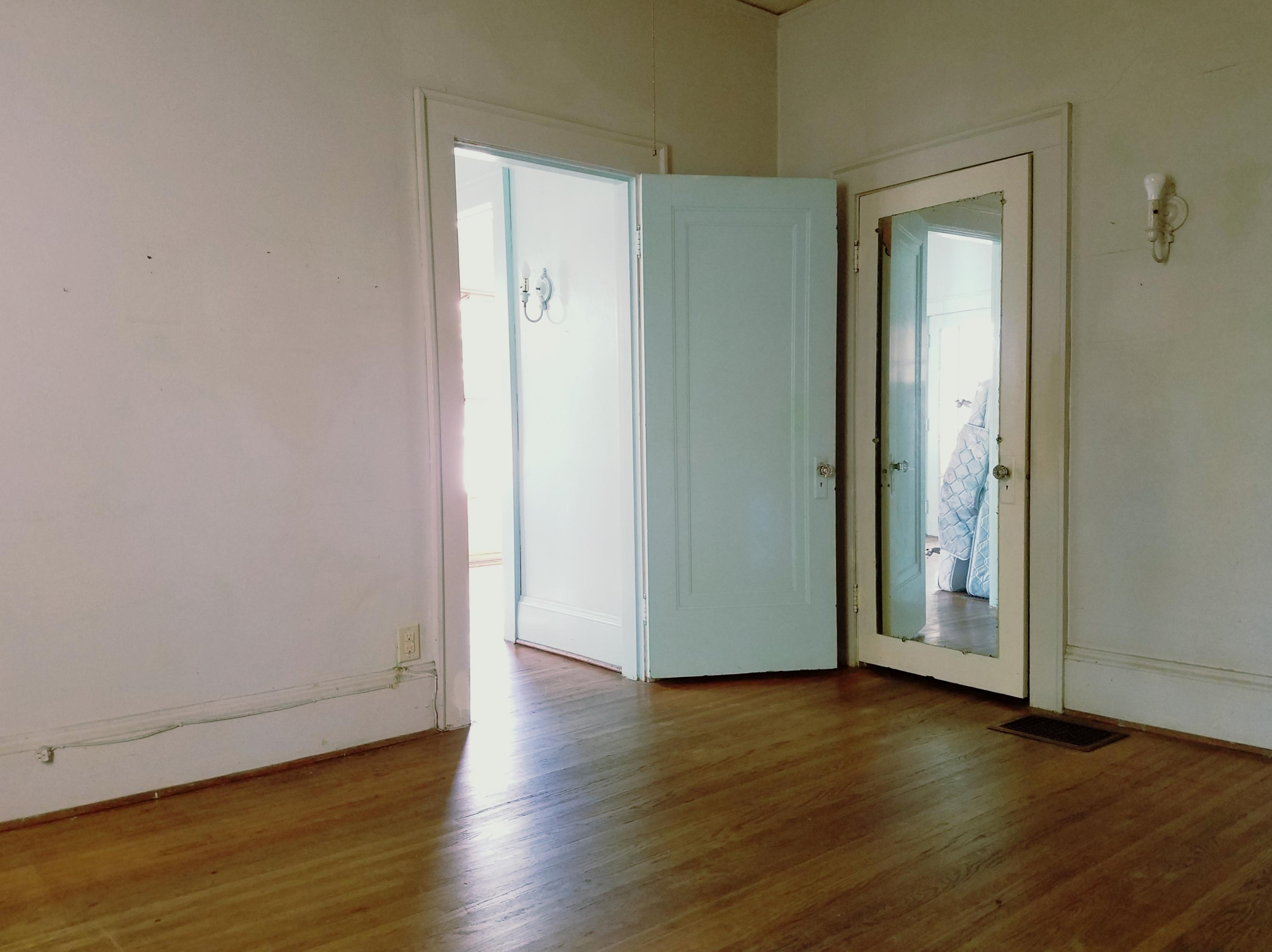 6 Brockhaven Road Chattanooga, TN 37404 - Photo 7 of 9 Mirrored closet door in bedroom