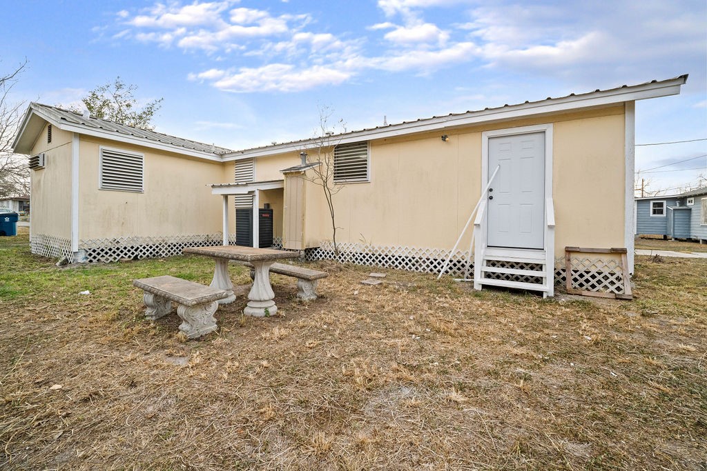 413 East Fulton Street Sinton, TX 78387 - Photo 24 of 27