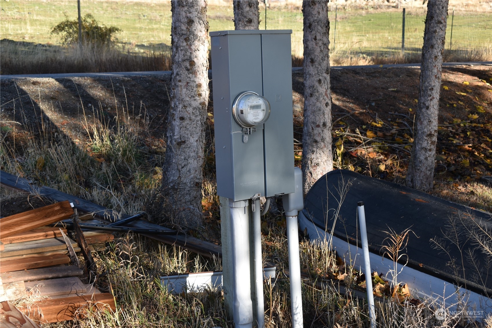 685 Loomis-Oroville Road Tonasket, WA 98855 - Photo 33 of 36 a view of a house with a tree