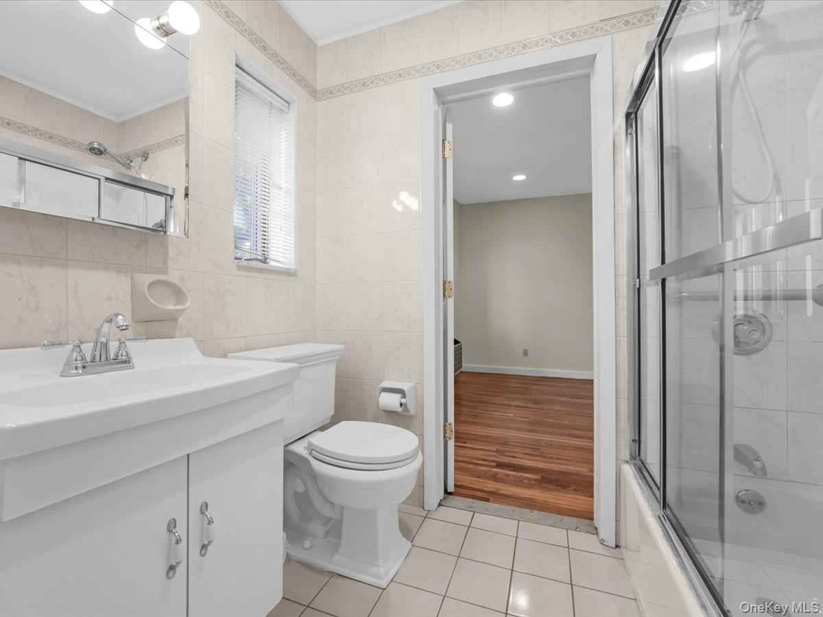 215 Middle Neck Road, Unit 3A BUILDING 8 Great Neck, NY 11021 - Photo 14 of 23