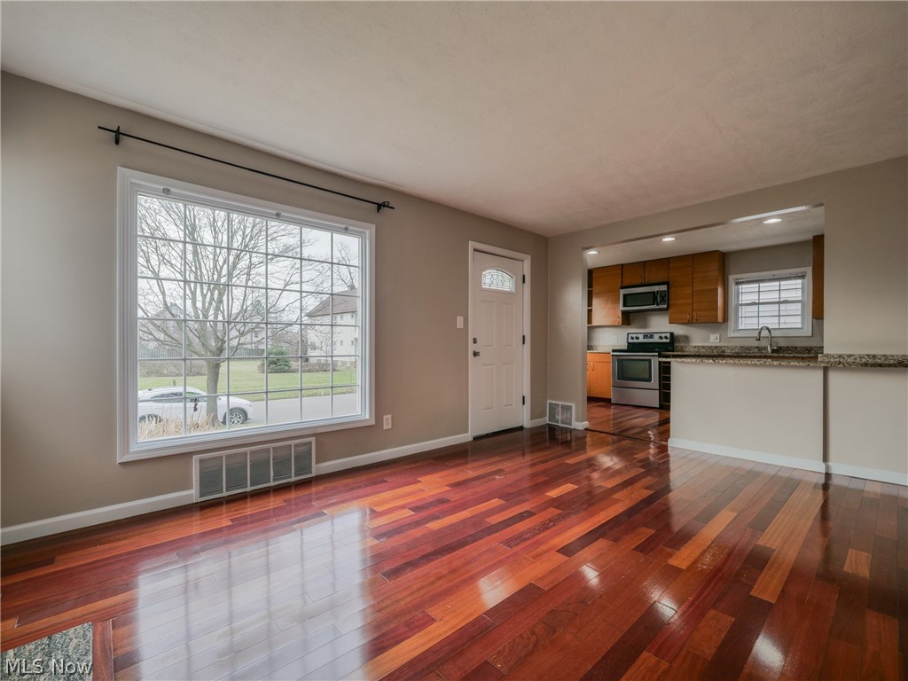 3729 Menlo Road Cleveland, OH 44120 - Photo 5 of 33