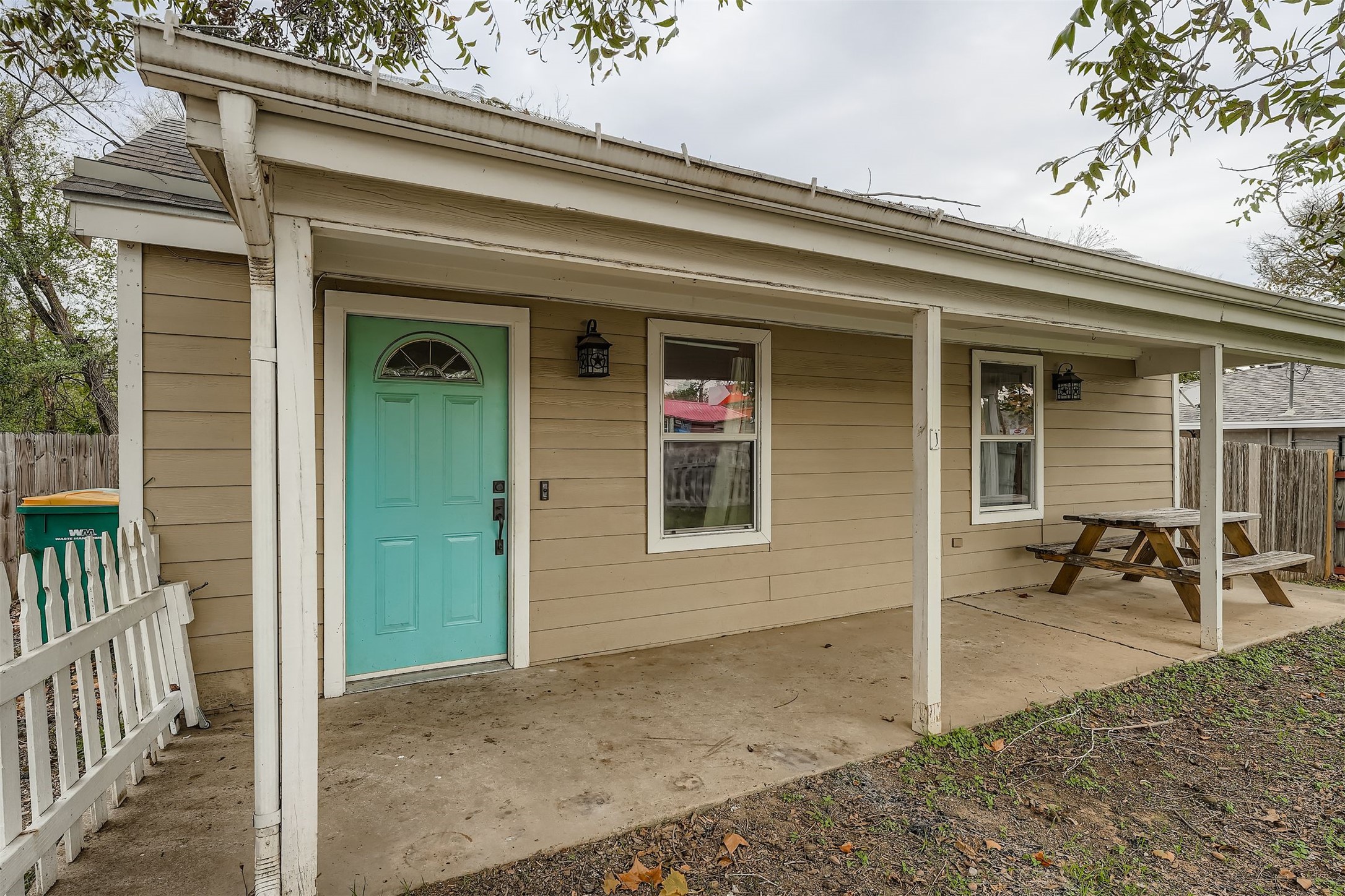 304 South Main Street Elgin, TX 78621 - Photo 4 of 25 View of exterior entry