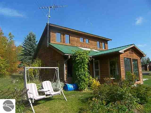 314 West Valley Road Maple City, MI 49664 - Photo 2 of 25 1739162-1.JPG