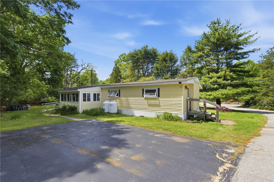38 Airport Road Coventry, RI 02816 - Photo 4 of 20